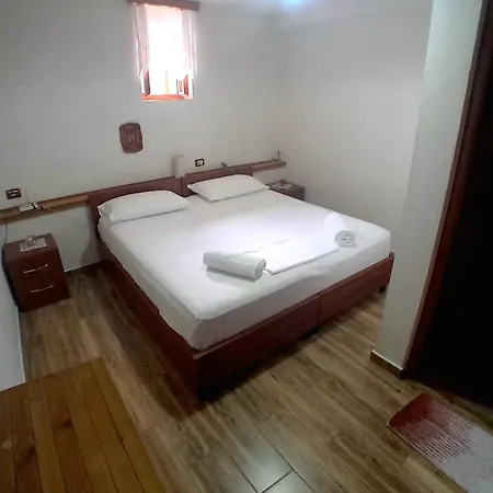 招待所 Celo Gjirokastër