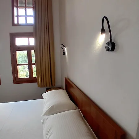 Celo 招待所 Gjirokastër